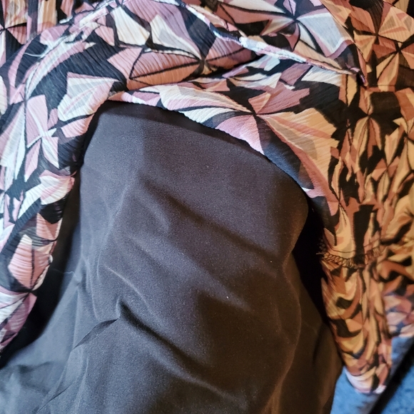 Axcess Liz Claiborne geometric black & pink print flowy midi skirt - Picture 4 of 8